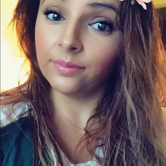 Meet your Posher, Stephanie - Picture 1 of 1